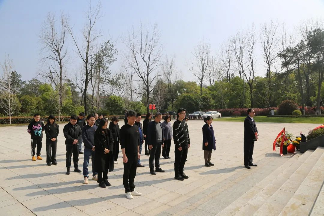 弘揚(yáng)傳統(tǒng)精神，緬懷革命先烈 | 集團(tuán)黨總支開(kāi)展清明祭掃革命先烈活動(dòng)